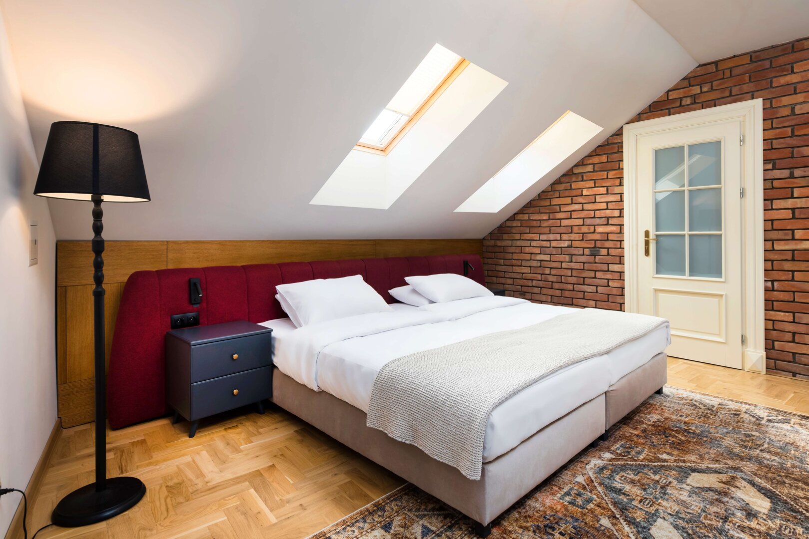 EASY RENT Apartments- Fontana Boutique 13